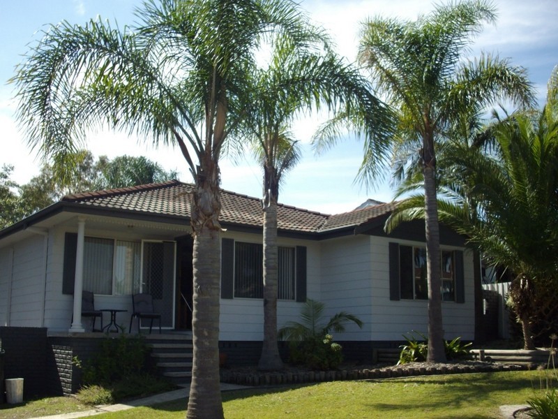 8 Tanunda Close, Holmesville NSW 2286