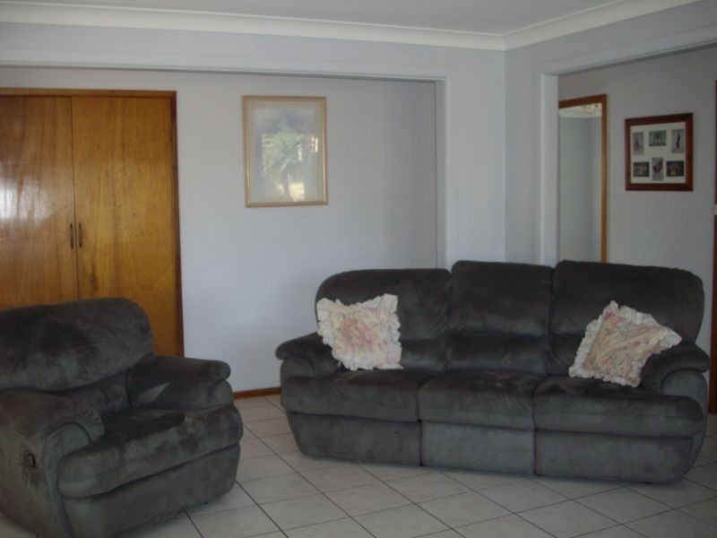 8 Tanunda Close, Holmesville NSW 2286
