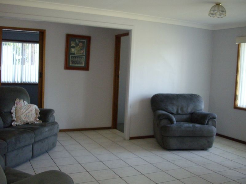 8 Tanunda Close, Holmesville NSW 2286