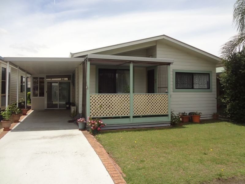 499 (Eight Avenue) Bay Way Village, Fern Bay NSW 2295