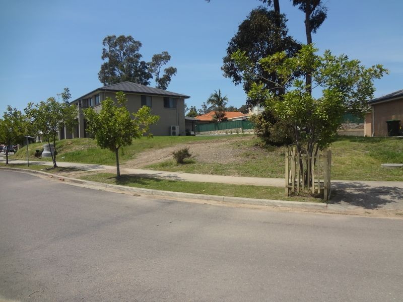 10 Churnwood Drive, Fletcher NSW 2287