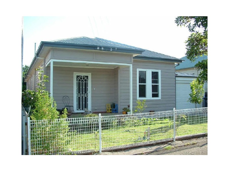 33 Fourth Street, Adamstown NSW 2289