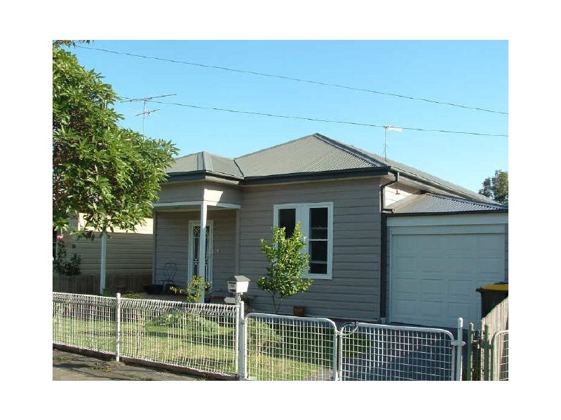 33 Fourth Street, Adamstown NSW 2289