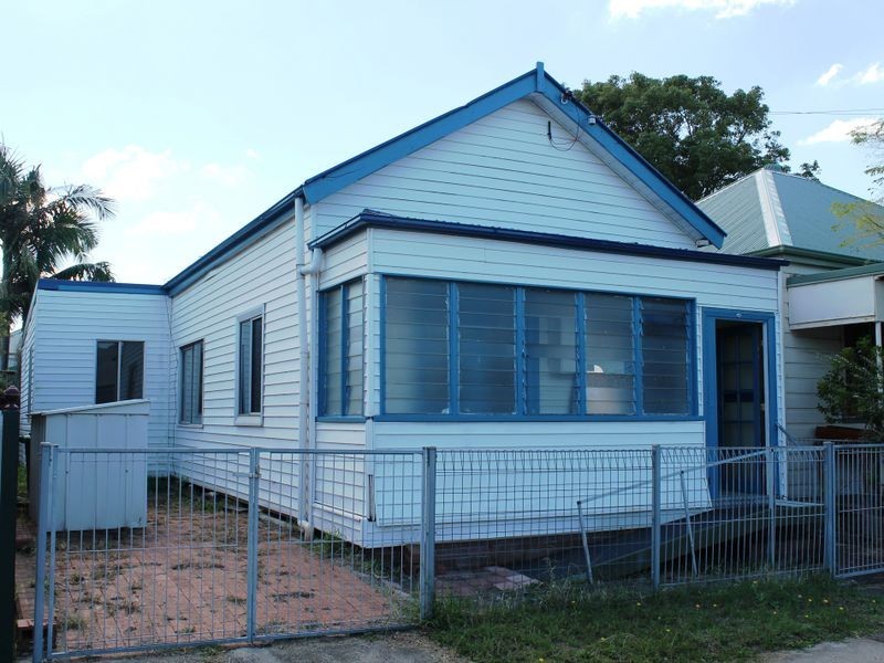 24 Gulliver Street, Hamilton NSW 2303