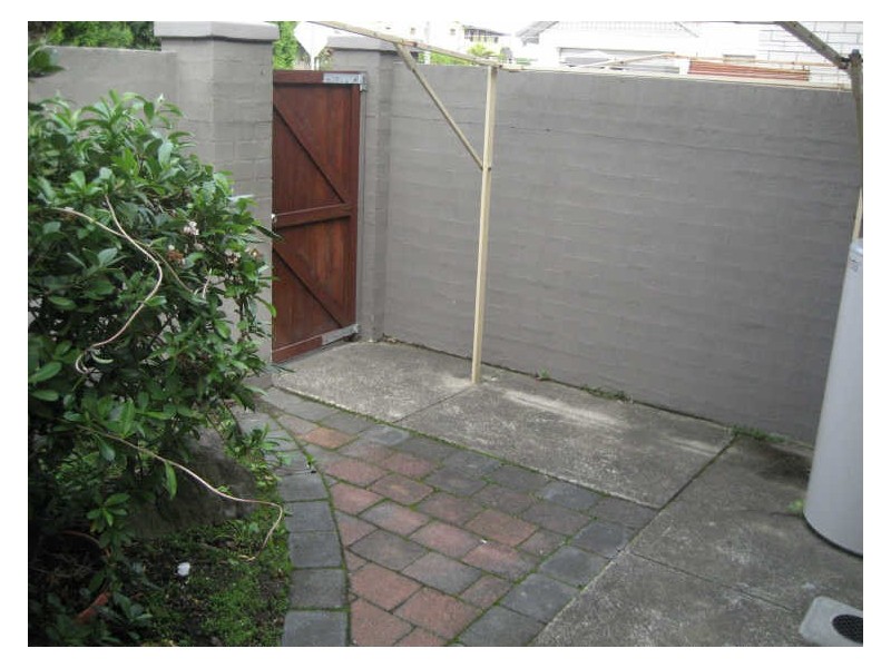 2/1 Bar Beach Avenue, The Junction NSW 2291