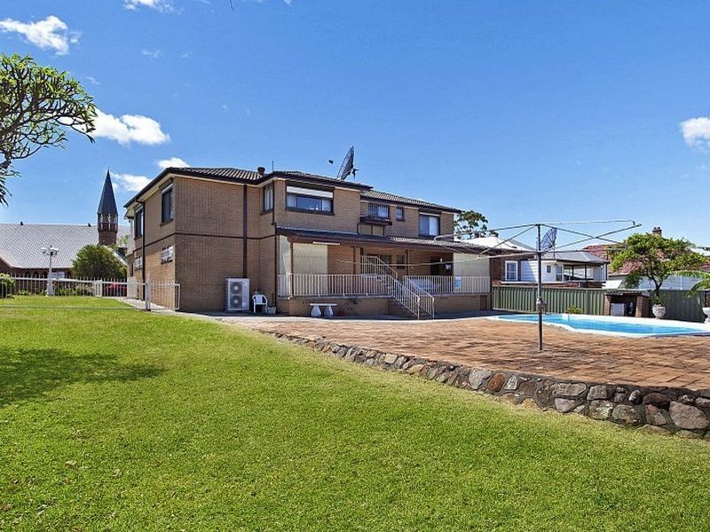 169 Denison Street, Hamilton NSW 2303