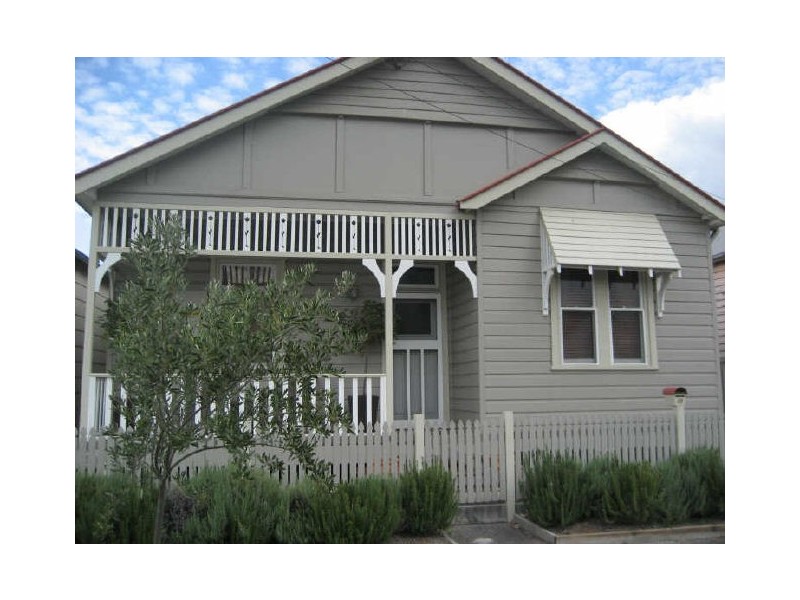 11 Gulliver St, Hamilton NSW 2303
