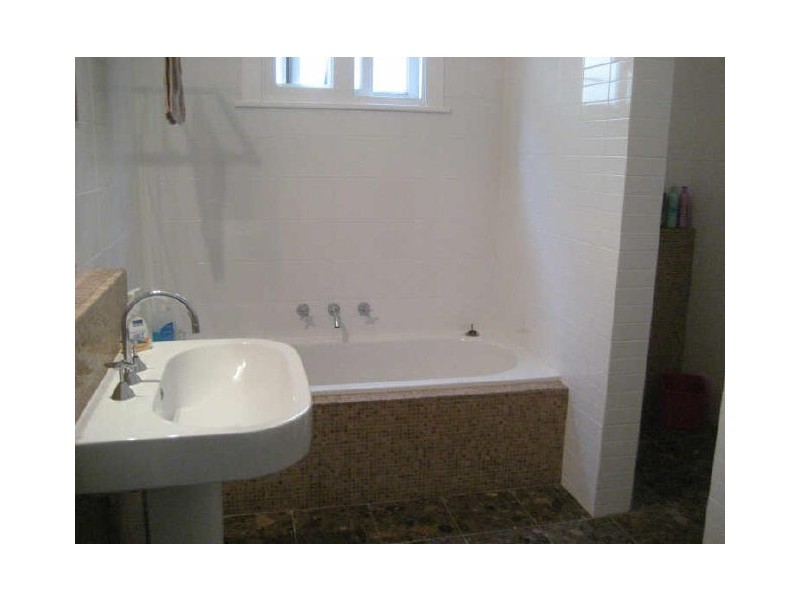 11 Gulliver St, Hamilton NSW 2303