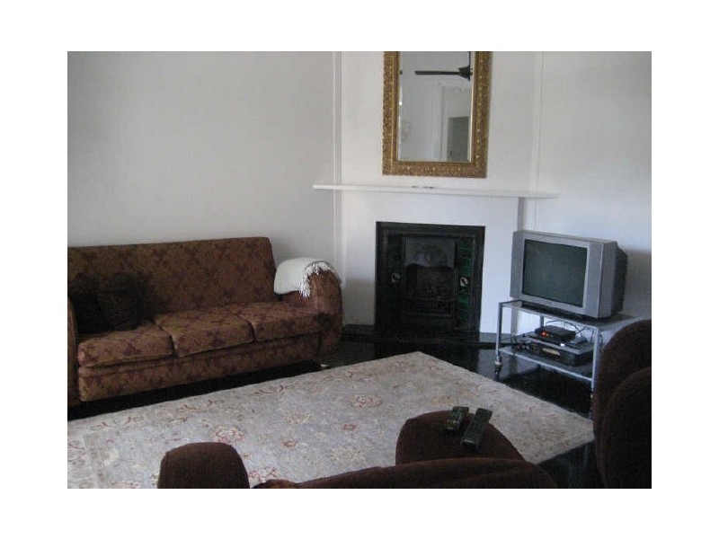 11 Gulliver St, Hamilton NSW 2303