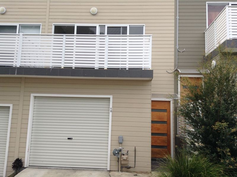 18/4 Crawford Lane, Mount Hutton NSW 2290