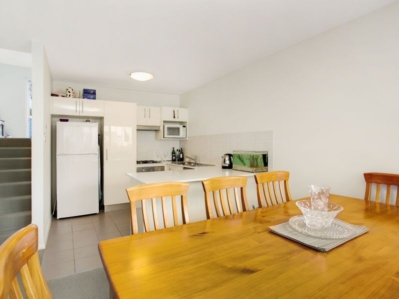 16/4 Crawford Lane, Mount Hutton NSW 2290
