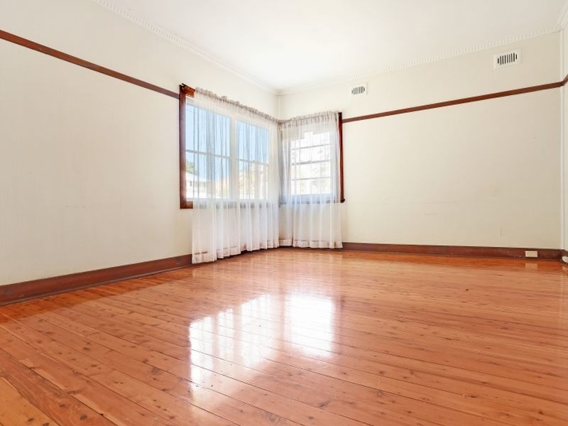 84 Rae Crescent, Kotara NSW 2289