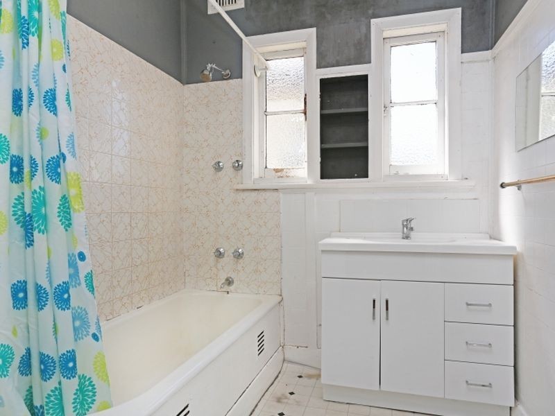 84 Rae Crescent, Kotara NSW 2289