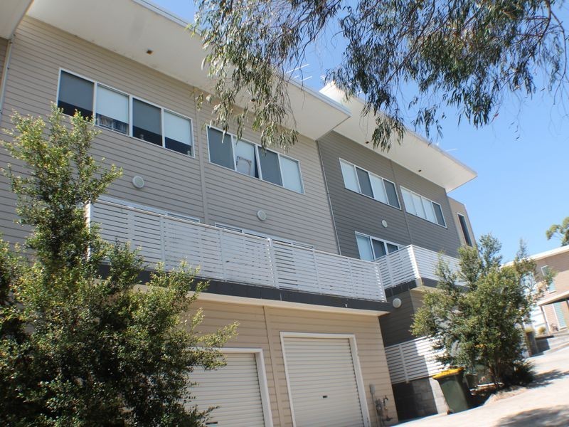 18/4 Crawford Lane, Mount Hutton NSW 2290