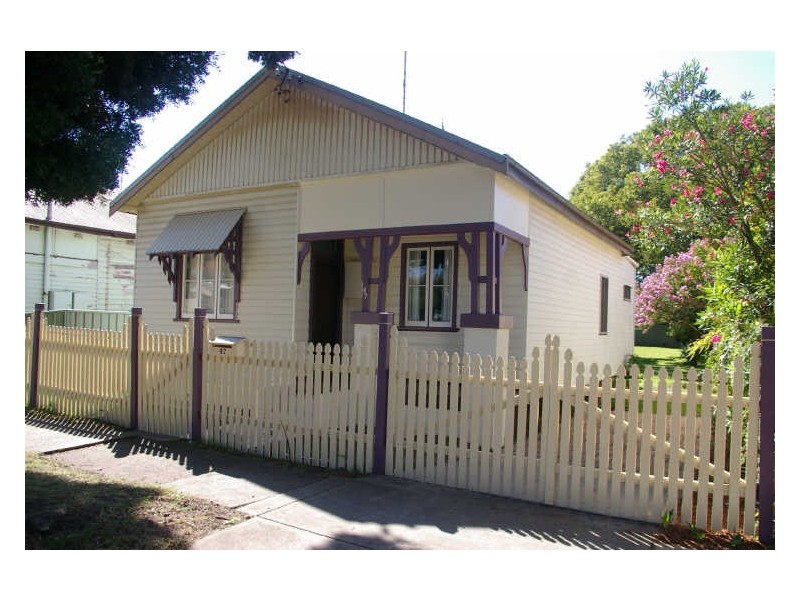 47 Kitchener Parade, Mayfield East NSW 2304