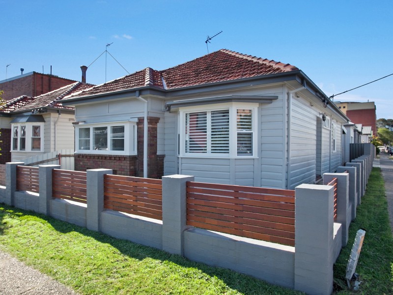 124 Denison Street, Hamilton NSW 2303
