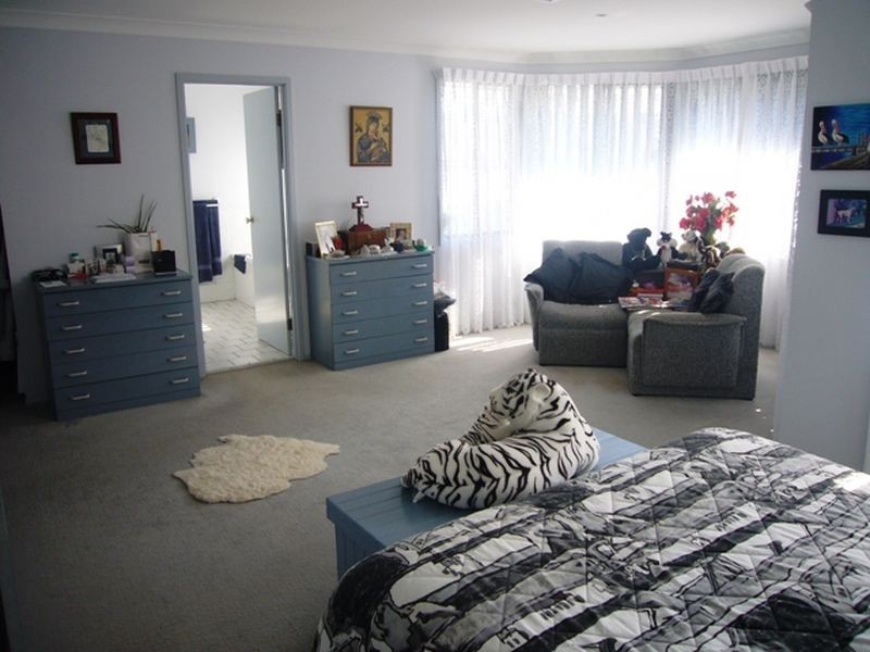 4 Ardea Court, Cameron Park NSW 2285