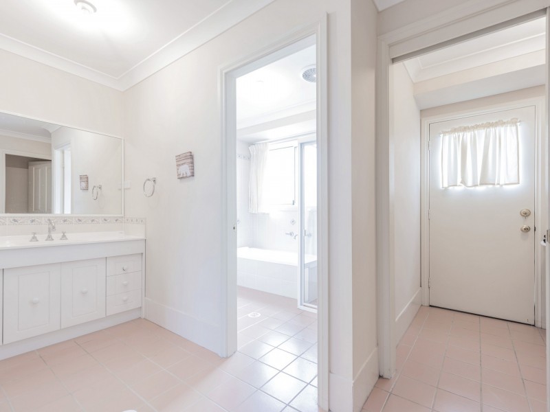 66 Flamingo Drive, Cameron Park NSW 2285