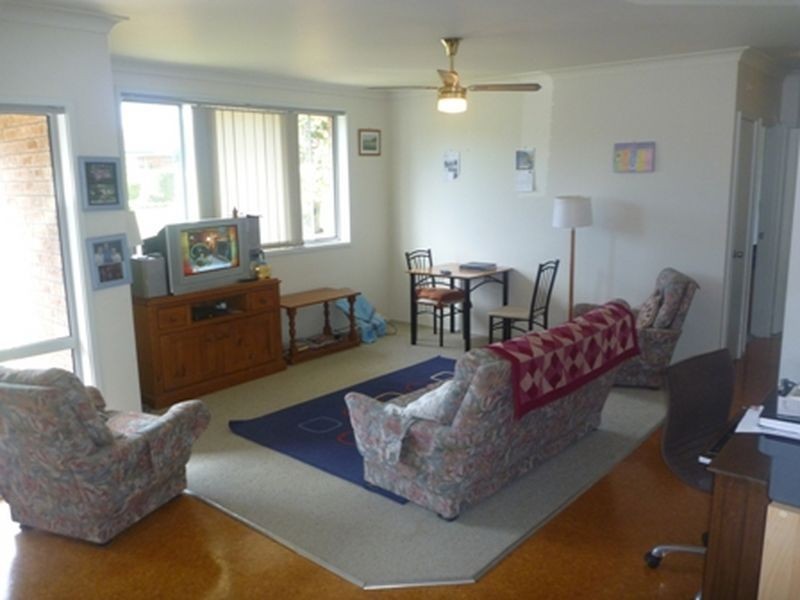 4/2 Eino, Eleebana NSW 2282
