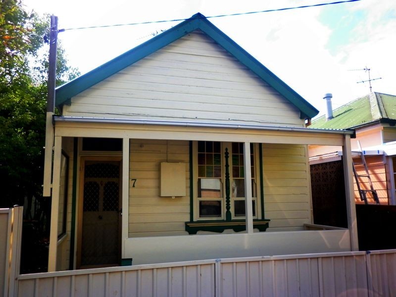 7 Dent Street, Islington NSW 2296