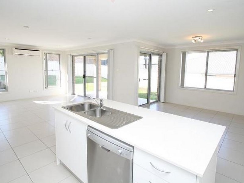 18 Northridge Drive, Cameron Park NSW 2285