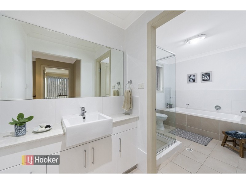 10 Newport Way, Stanhope Gardens NSW 2768