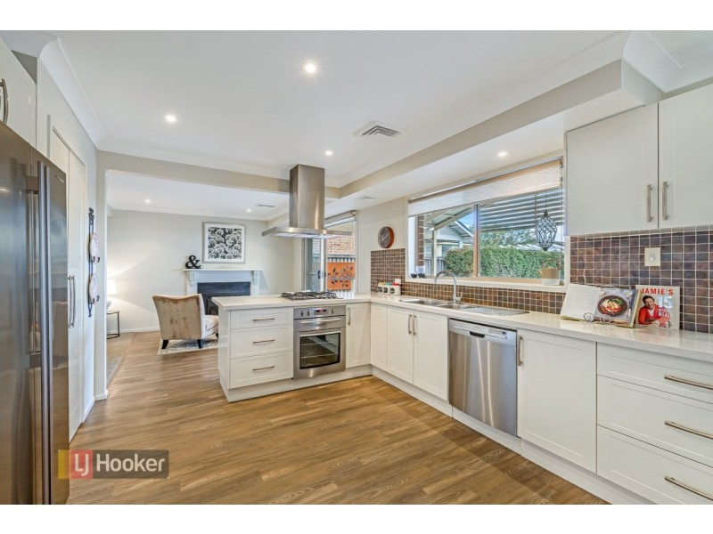 4 Ravensbourne Circuit, Dural NSW 2158