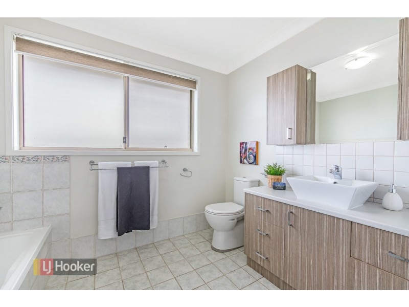 4 Ravensbourne Circuit, Dural NSW 2158