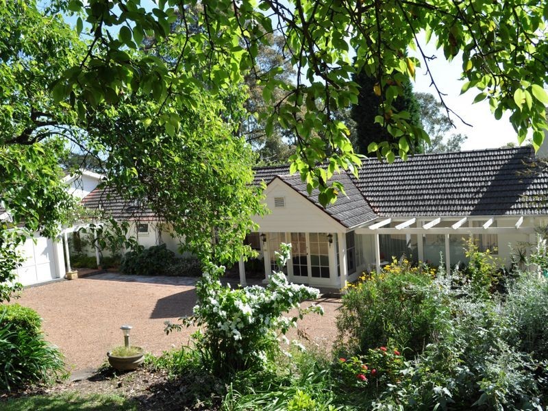 4 Cranstons Road, Middle Dural NSW 2158