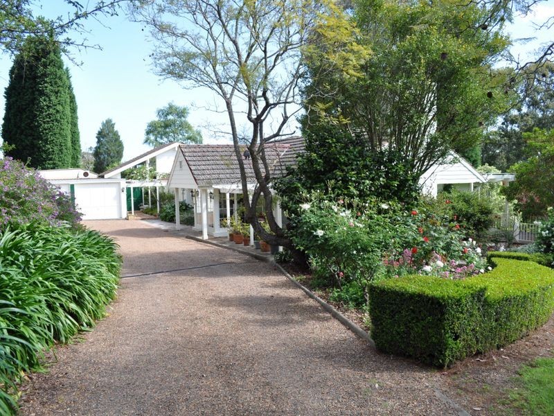 4 Cranstons Road, Middle Dural NSW 2158