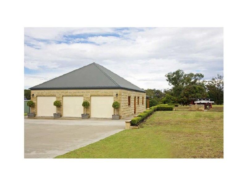 11 Campbell Road, Kenthurst NSW 2156