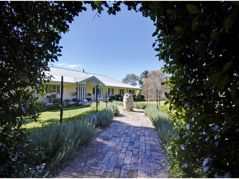 11 Whitehall Rd, Kenthurst NSW 2156