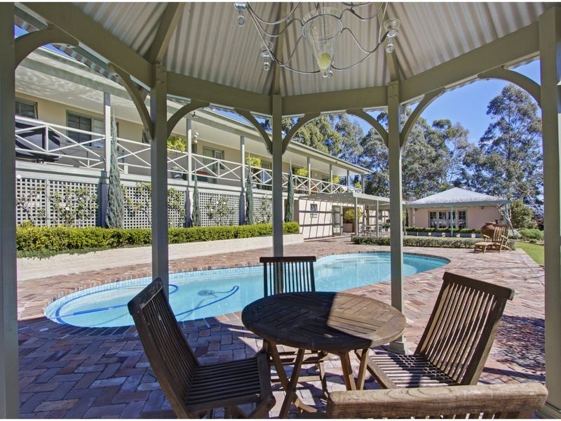 11 Whitehall Rd, Kenthurst NSW 2156