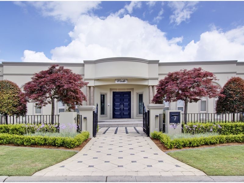 7 Carnarvon Avenue, Glenhaven NSW 2156