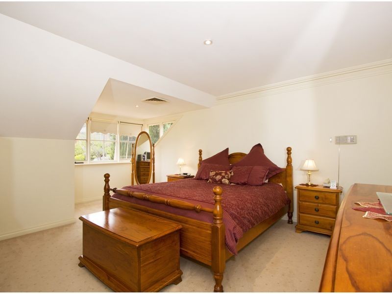 16 Badenoch Ave, Glenhaven NSW 2156