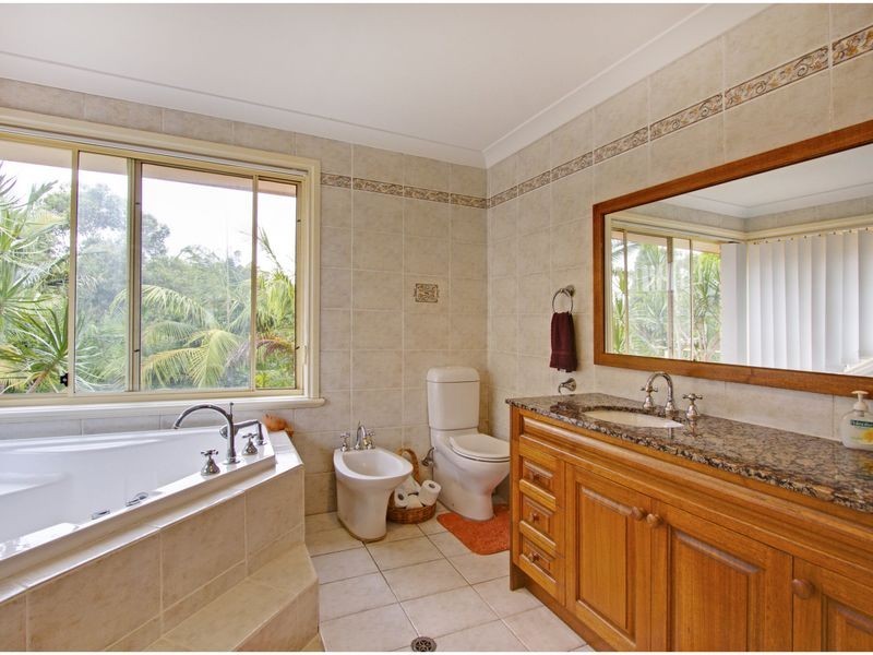 16 Badenoch Ave, Glenhaven NSW 2156