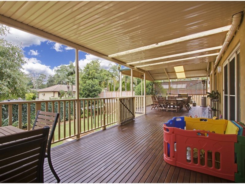 8 The Village Place, Dural NSW 2158