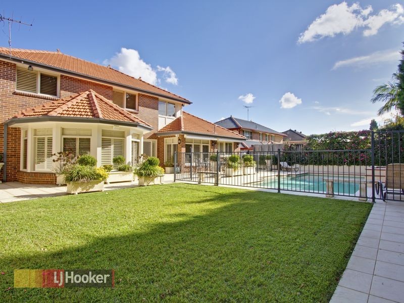 12 Carnarvon Avenue, Glenhaven NSW 2156