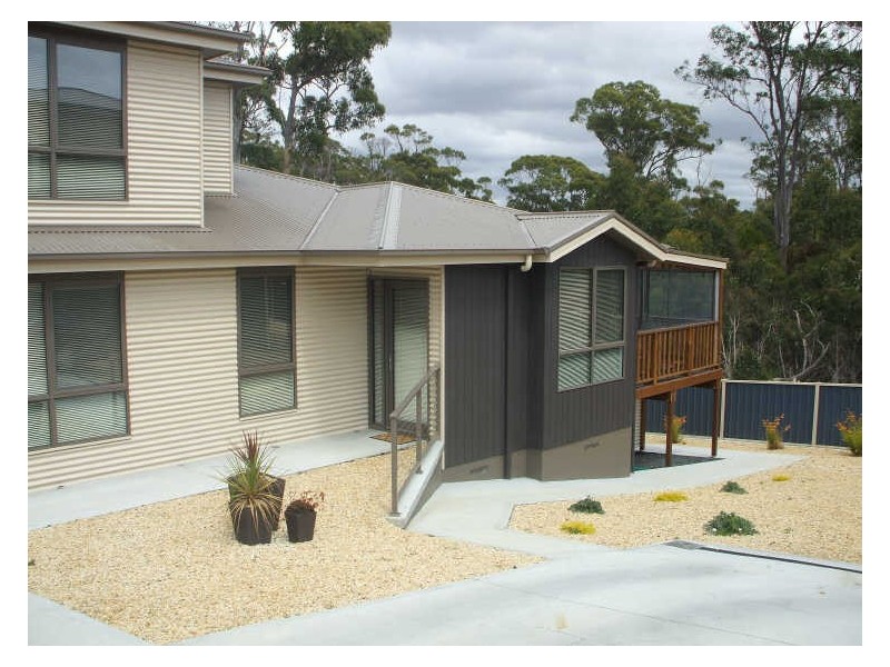 1/9 Tomarah Crescent, Devonport TAS 7310