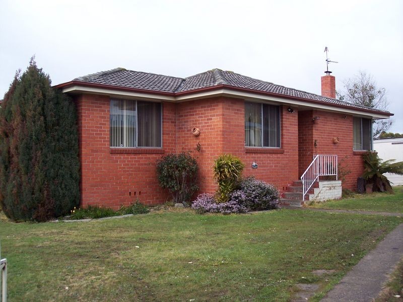 54 Chichester Drive, Devonport TAS 7310