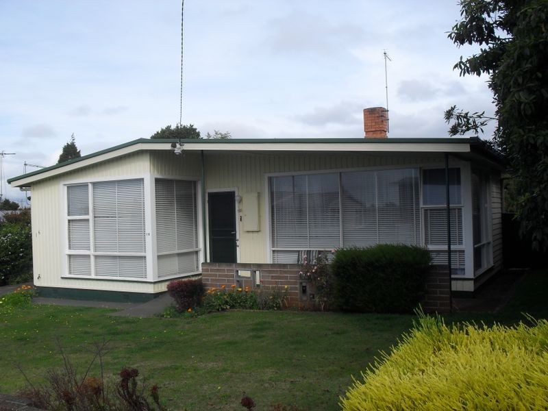 16 Manning Crescent, Devonport TAS 7310
