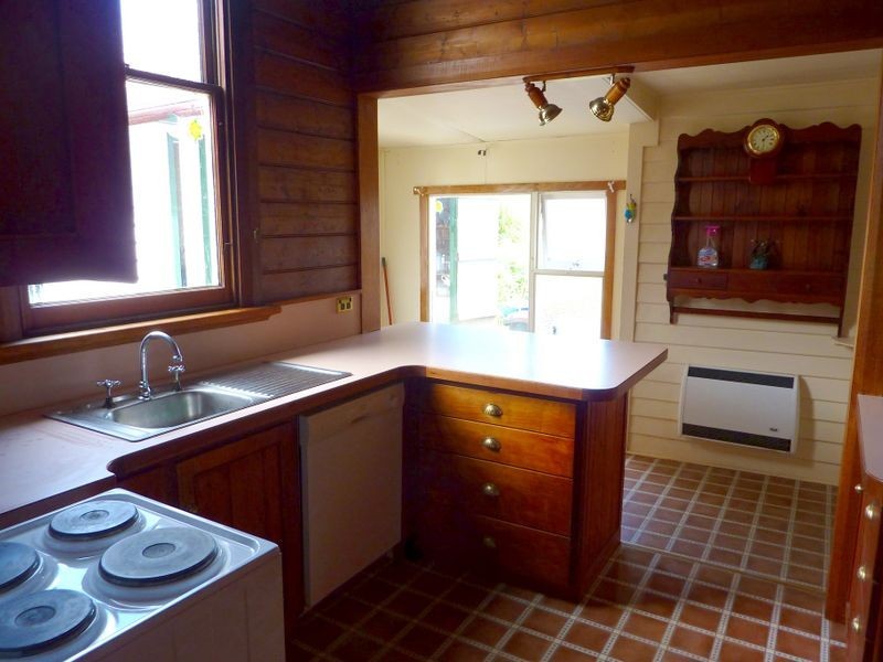 24 West Barrack Street, Deloraine TAS 7304