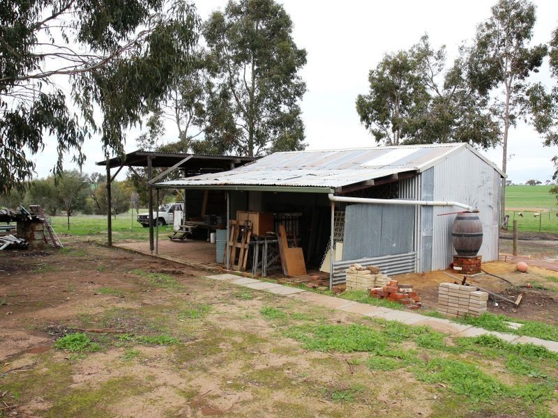 203 Hughes Road Wongamine, Toodyay WA 6566