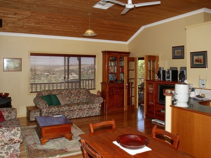 12 Lukin St, Toodyay WA 6566