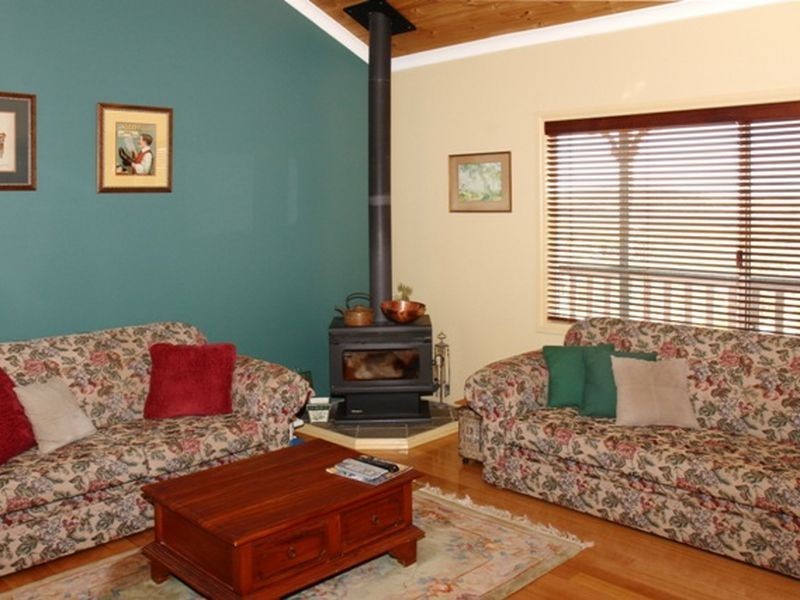 12 Lukin St, Toodyay WA 6566