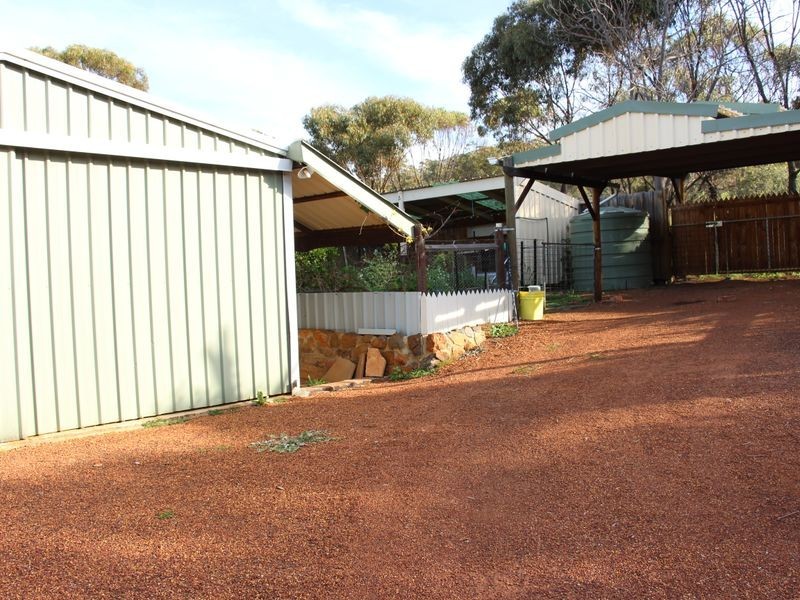2 Whitechapel St, Toodyay WA 6566