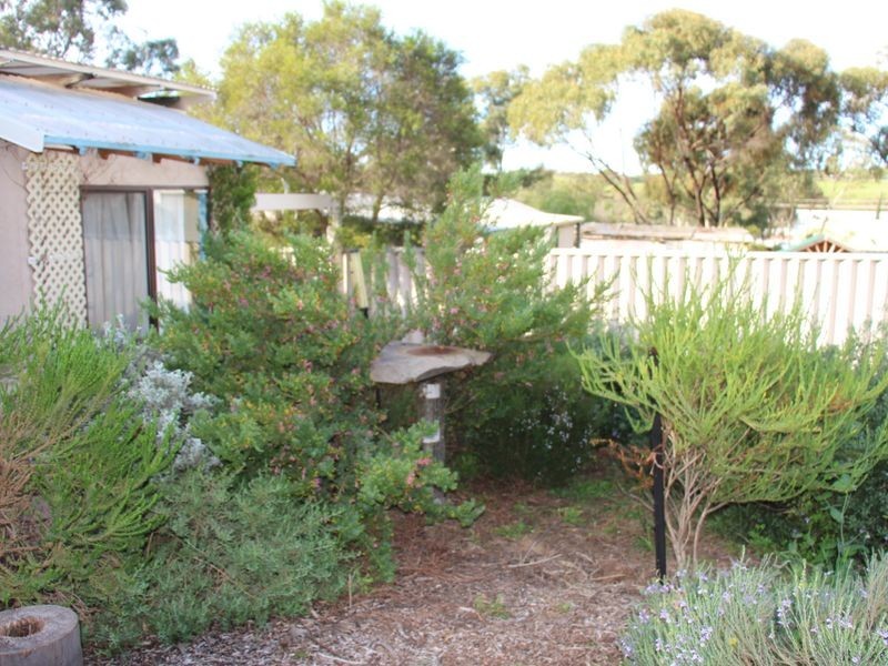 2 Whitechapel St, Toodyay WA 6566