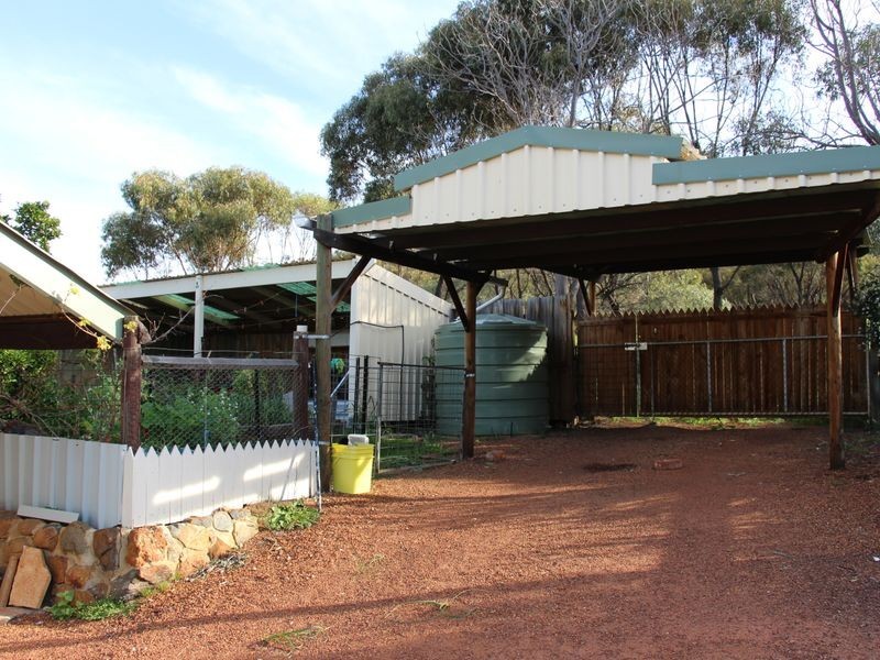 2 Whitechapel St, Toodyay WA 6566