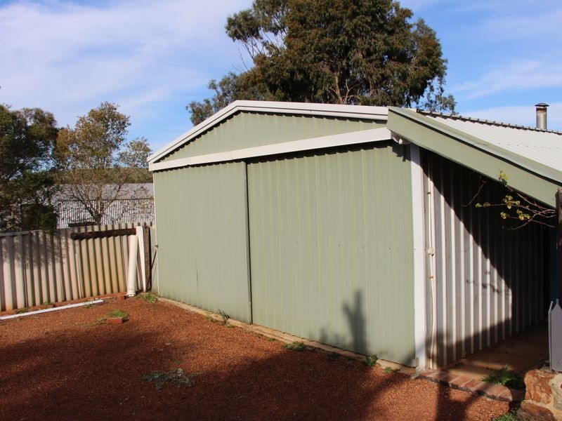 2 Whitechapel St, Toodyay WA 6566