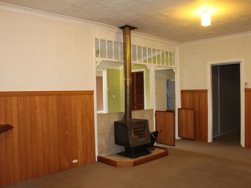 2 Whitechapel St, Toodyay WA 6566